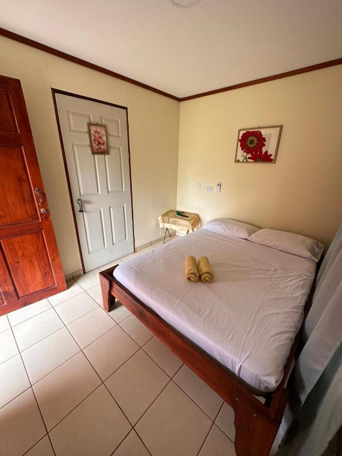 River Side Lodge Horquetas Bagian luar foto